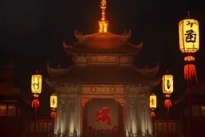 暮色邮路剧集封面：山道邮车与晚霞中的邮包