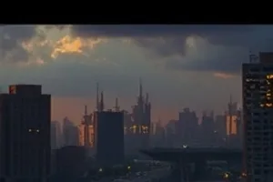 旧巷烟火纪录片封面：早餐摊蒸汽与老街招牌的清晨画面